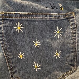 High Rise Embroidered Flowers Vacation Jean Shorts size 14